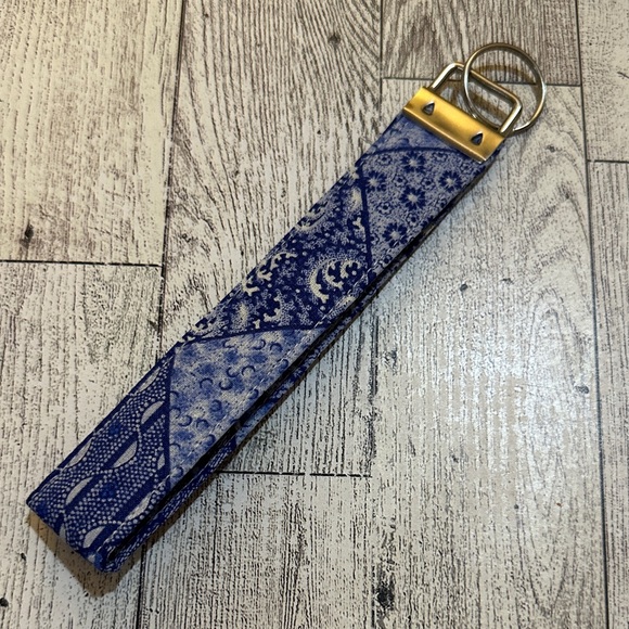 Blue Patterned Key Holder - Picture 4 of 5